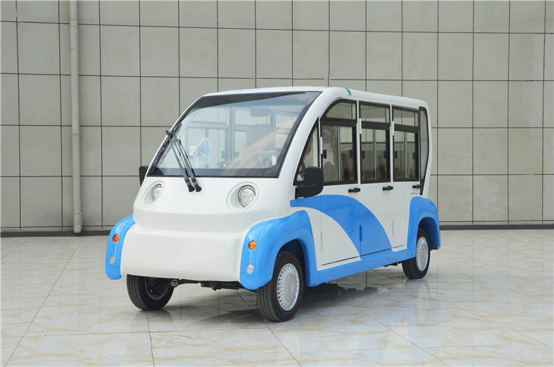 上白下淺藍(lán)6座封閉巡邏車